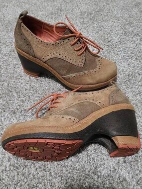 Jambu Women's Brown Suede Lace-Up Heeled Oxfords